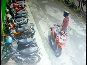 Maling Helm Gentayangan di Magelang, Beraksi di SMK Terekam CCTV