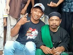 Joko Kendil Pengelana Viral Tiba di Makam Sunan Drajat Lamongan Joko Kendil Pengelana Viral Tiba di Makam Sunan Drajat Lamongan
