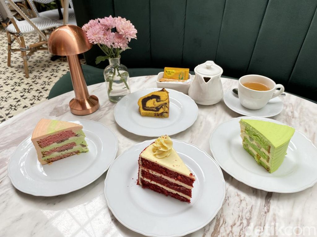 Nongkrong Cantik di Amy and Cake Sambil Menikmati Kue Es Campur yang Unik Nongkrong Cantik di Amy and Cake Sambil Menikmati Kue Es Campur yang Unik