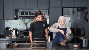 10 Potret Dapur Rumah Desta dan Natasha Rizky yang Serba Hitam