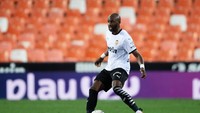 Musim panas 2021, Mangala kontraknya habis di Valencia dan tidak punya klub. Dirinya sempat main lagi di musim dingin 2022 di Saint-Etienne tapi musim panas selanjutnya tidak punya klub sampai sekarang (Getty Images)