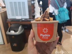 Lembut Banget... Mencicipi Es Krim Cokelat Viral di Mbloc Space