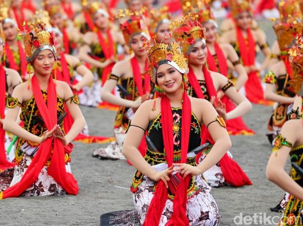 Tari Kolosal Gandrung Sewu Banyuwangi 2022