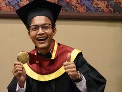 Cerita Hamas, Wisudawan UM Surabaya yang Sukses Berbisnis Konveksi