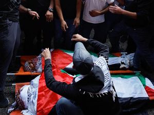 Tentara Israel Tembak Dua Bersaudara Warga Palestina Secara Keji Tentara Israel Tembak Dua Bersaudara Warga Palestina Secara Keji