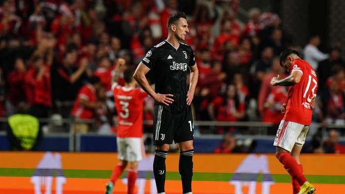 LISBON, PORTUGAL - OCTOBER 25:  Arkadiusz Milik of Juventus reaction to the result at the end of the Group H - UEFA Champions League match between SL Benfica and Juventus at Estadio da Luz on October 25, 2022 in Lisbon, Portugal.  (Photo by Gualter Fatia/Getty Images)