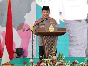 Kapolri: Peci Ini Masalah Iman, Helm itu Masalah Aman