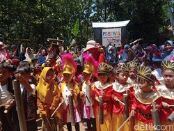 Melihat Kemeriahan Festival Kampung Bambu Majalengka