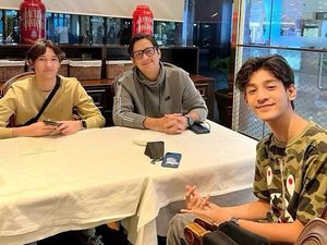 Kompaknya Kenzy dan Andre Taulany Saat Nongkrong di Kafe