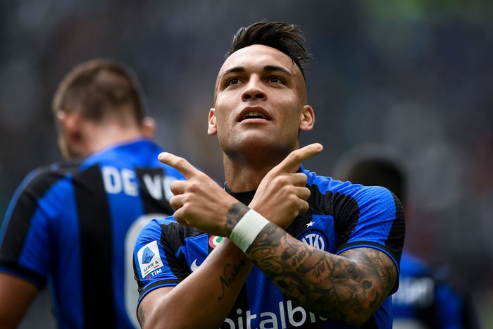 STADIO GIUSEPPE MEAZZA, MILAN, ITALY - 2022/10/16: Lautaro Martinez of FC Internazionale celebrates after scoring the opening goal during the Serie A football match between FC Internazionale and US Salernitana. FC Internazionale won 2-0 over US Salernitana. (Photo by Nicolò Campo/LightRocket via Getty Images)