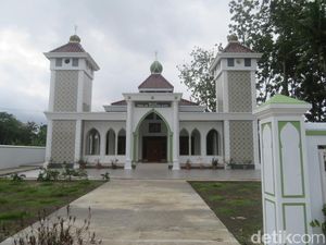 Bangun Masjid dari Royalti Buku, Prof Sugiyono UNY Ternyata Habiskan Rp 2 M Bangun Masjid dari Royalti Buku, Prof Sugiyono UNY Ternyata Habiskan Rp 2 M