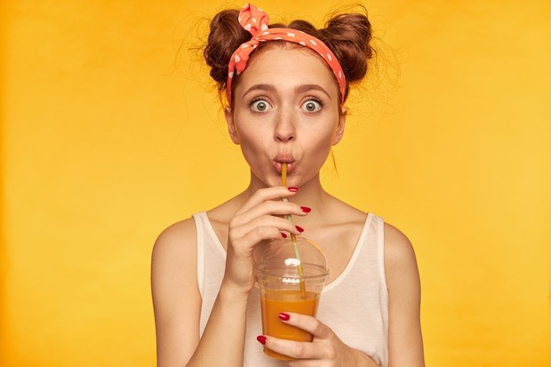 Minum jus/Freepik/Nakaridore