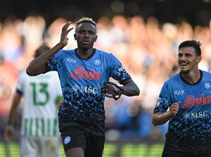 Napoli Vs Sassuolo: Osimhen Hattrick, Il Partenopei Menang Besar
