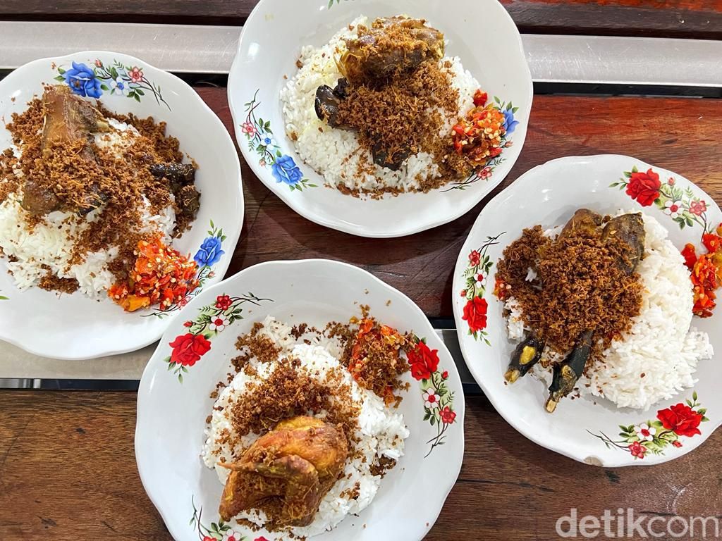 Dekat Rel Kereta, Nasi Bebek Goreng Ini Viral dan Laris di Bekasi Dekat Rel Kereta, Nasi Bebek Goreng Ini Viral dan Laris di Bekasi