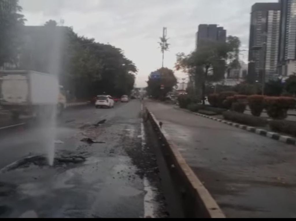 Pipa Gas Bocor di Jalan Gatot Subroto Sudah Ditambal Pipa Gas Bocor di Jalan Gatot Subroto Sudah Ditambal