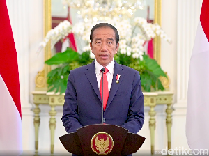 Jokowi Saksikan Guntur Hamzah Bacakan Sumpah Jadi Hakim MK Hari Ini Jokowi Saksikan Guntur Hamzah Bacakan Sumpah Jadi Hakim MK Hari Ini