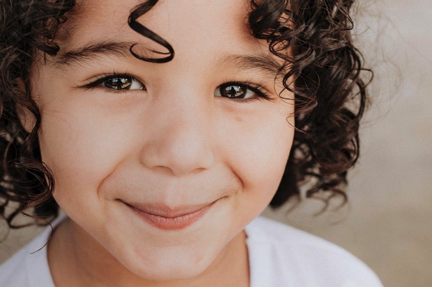 Hal yang bisa dipelajari dari anak kecil ialah mereka selalu berpikir positif.