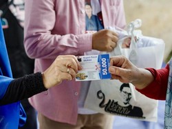 Bantu Ekonomi Warga, Ampera Sandi Uno Palembang Salurkan Sembako Murah