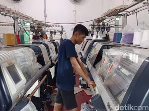 Kala Mesin Digital Menggeser Perajut di Kampung Rajut Binong Jati Kala Mesin Digital Menggeser Perajut di Kampung Rajut Binong Jati