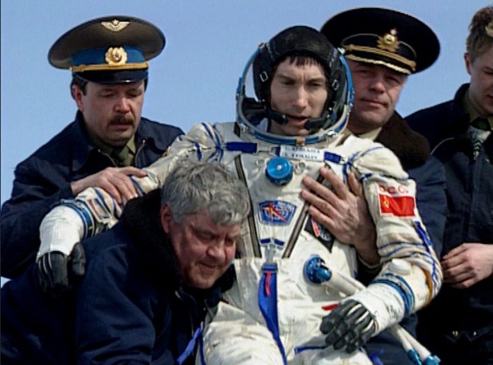 Sergei Krikalov, kosmonaut yang terdampar di ruang angkasa berbulan-bulan karena Uni Soviet bubar.