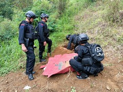 Tim Jibom Ledakkan Temuan Granat di Kompleks Makam Boyolali