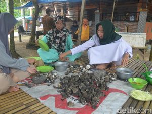Gurih Kenyal Tiram Bakar Khas Barru yang Bikin Nagih Gurih Kenyal Tiram Bakar Khas Barru yang Bikin Nagih