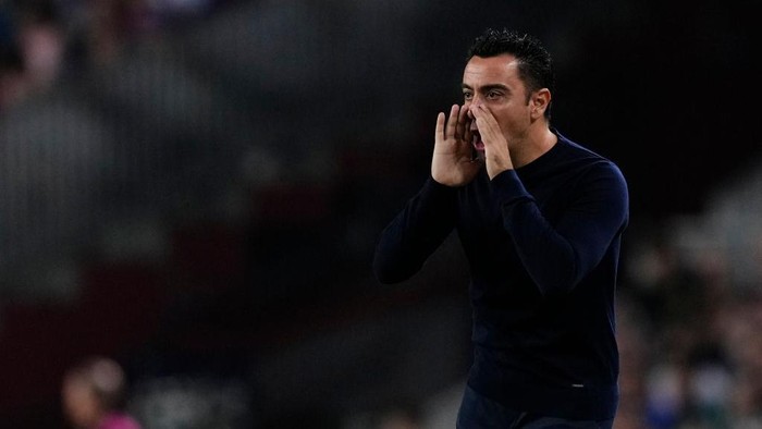 Xavi Hernandez head coach of Barcelona gives instructions during the UEFA Champions League group C match between FC Barcelona and FC Bayern München at Spotify Camp Nou on October 26, 2022 in Barcelona, Spain. (Photo by Jose Breton/Pics Action/NurPhoto via Getty Images)