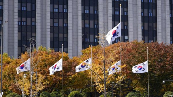 Berkabung, Korea Selatan Kibarkan Bendera Setengah Tiang