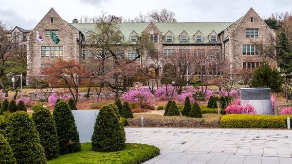 Melihat Suasana Kampus Wanita di Korea, Ewha Womans University