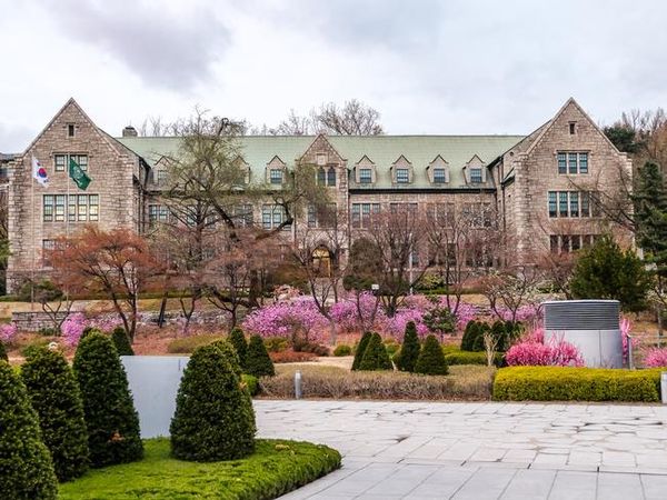 Melihat Suasana Kampus Wanita di Korea, Ewha Womans University