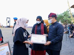 MenPAN-RB Beri Penghargaan untuk 2 Penyelenggara Festival Gandrung Sewu