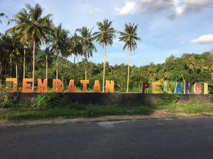 Jembatan Pelangi, Selfie dengan Pemandangan Bawah Kaki Gunung Mareje Jembatan Pelangi, Selfie dengan Pemandangan Bawah Kaki Gunung Mareje