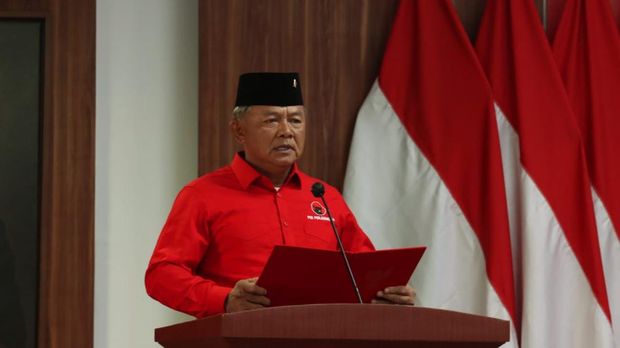 Kader PDIP Letjen TNI purnawirawan Ganip Warsito Kader PDIP Letjen TNI purnawirawan Ganip Warsito