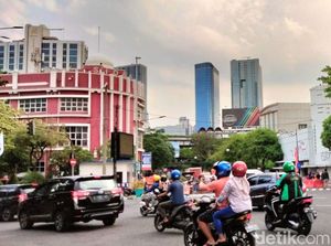 Lalin Padat Merambat Imbas Penutupan Jalan Gelaran Karnaval Nang Tunjungan