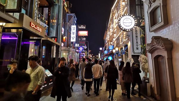 Potret Itaewon, Kawasan Mahal Tempat Hiburan Malam Favorit Anak Muda