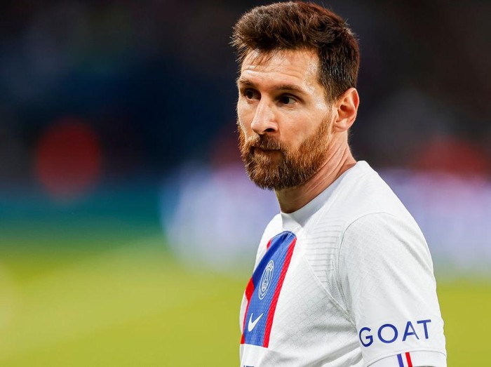 PARIS, FRANCE - OCTOBER 29: Lionel Messi of Paris Saint Germain walks in the field during the Ligue 1 match between Paris Saint-Germain and ESTAC Troyes at Parc des Princes on October 29, 2022 in Paris, France. (Photo by Antonio Borga/Eurasia Sport Images/Getty Images)