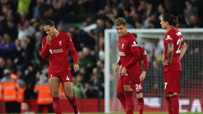 LIVERPOOL, ENGLAND - OCTOBER 29: Virgil van Dijk of Liverpool looks dejected after Crysencio Summerville (not pictured) of Leeds United scores their teams second goal during the Premier League match between Liverpool FC and Leeds United at Anfield on October 29, 2022 in Liverpool, England. (Photo by Nathan Stirk/Getty Images)