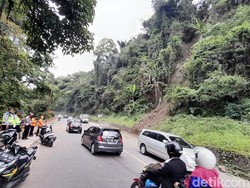 Bongkahan Batu Besar Berhasil Dievakuasi, Cadas Pangeran Kembali Normal