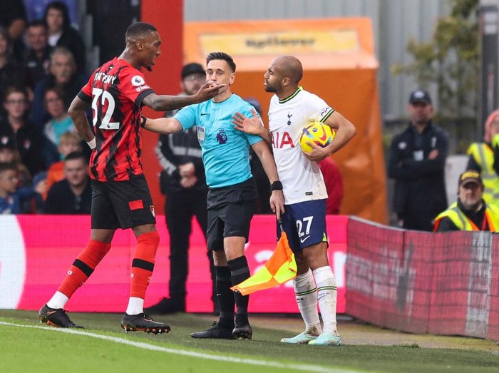 BOURNEMOUTH, ENGLAND - OCTOBER 29: Jaidon Anthony of Bournemouth isn't happy with Lucas Moura of Tottenham Hotspur reaction to a Bournemouth ball-boy during the Premier League match between AFC Bournemouth and Tottenham Hotspur at Vitality Stadium on October 29, 2022 in Bournemouth, England. (Photo by Robin Jones - AFC Bournemouth/AFC Bournemouth via Getty Images)