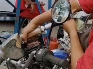 Ulah Operator SPBU Lutra Dahulukan Pemotor Terobos Antrean karena Berteman