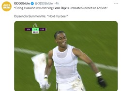 Pencetak gol kemenangan Leeds, Crysencio Summerville, menjadi sosok yang mengakhiri rekor tak terkalahkan Van Dijk di Anfield. (Foto: Twitter)