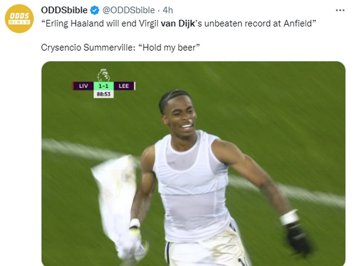 Meme Virgil van Dijk tumbang juga di Anfield.