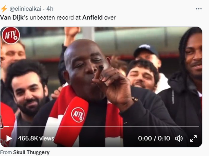 Meme Virgil van Dijk tumbang juga di Anfield.