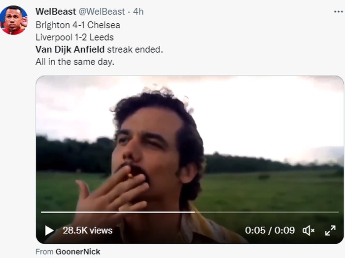 Meme Virgil van Dijk tumbang juga di Anfield.