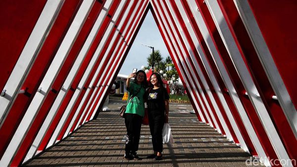Menikmati Suasana Cove at Batavia PIK di Sore Hari