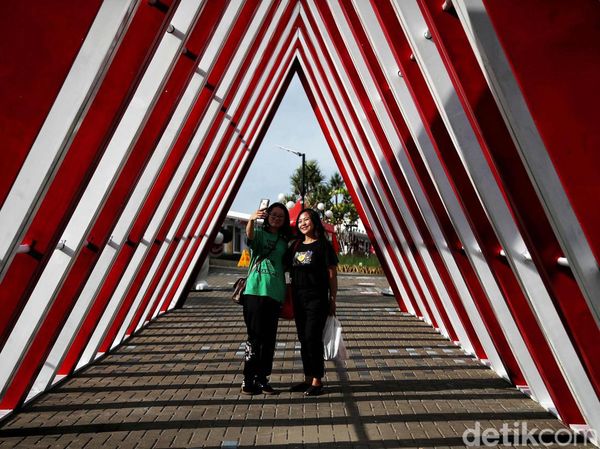 Menikmati Suasana Cove at Batavia PIK di Sore Hari