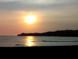 Menikmati Pesona Sunset di Pantai Konang Trenggalek