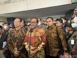 Bupati Bangkalan Tersangka-Dicekal Tapi Tak Ditahan, Mahfud Md: Terserah KPK