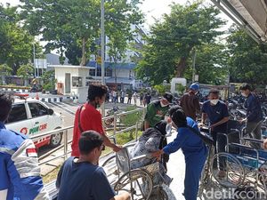 Kebakaran di Jakbar Menyambar Genset RS Permata Hijau, Pasien Dievakuasi Kebakaran di Jakbar Menyambar Genset RS Permata Hijau, Pasien Dievakuasi