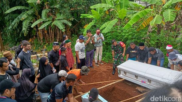 Suasana Pemakaman Novita Korban Penembakan Texas di Semarang